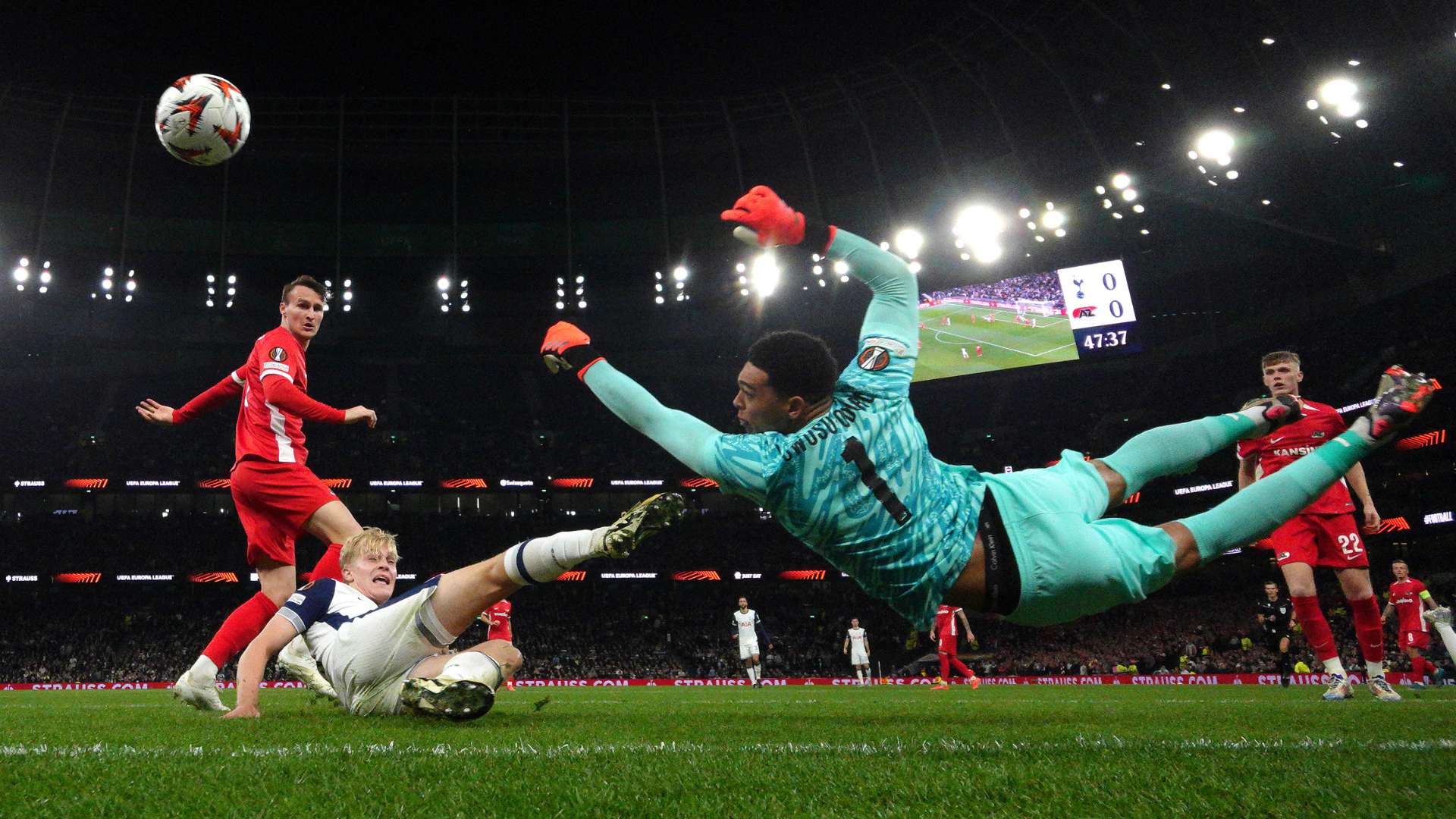 女子足球提 女子足球提